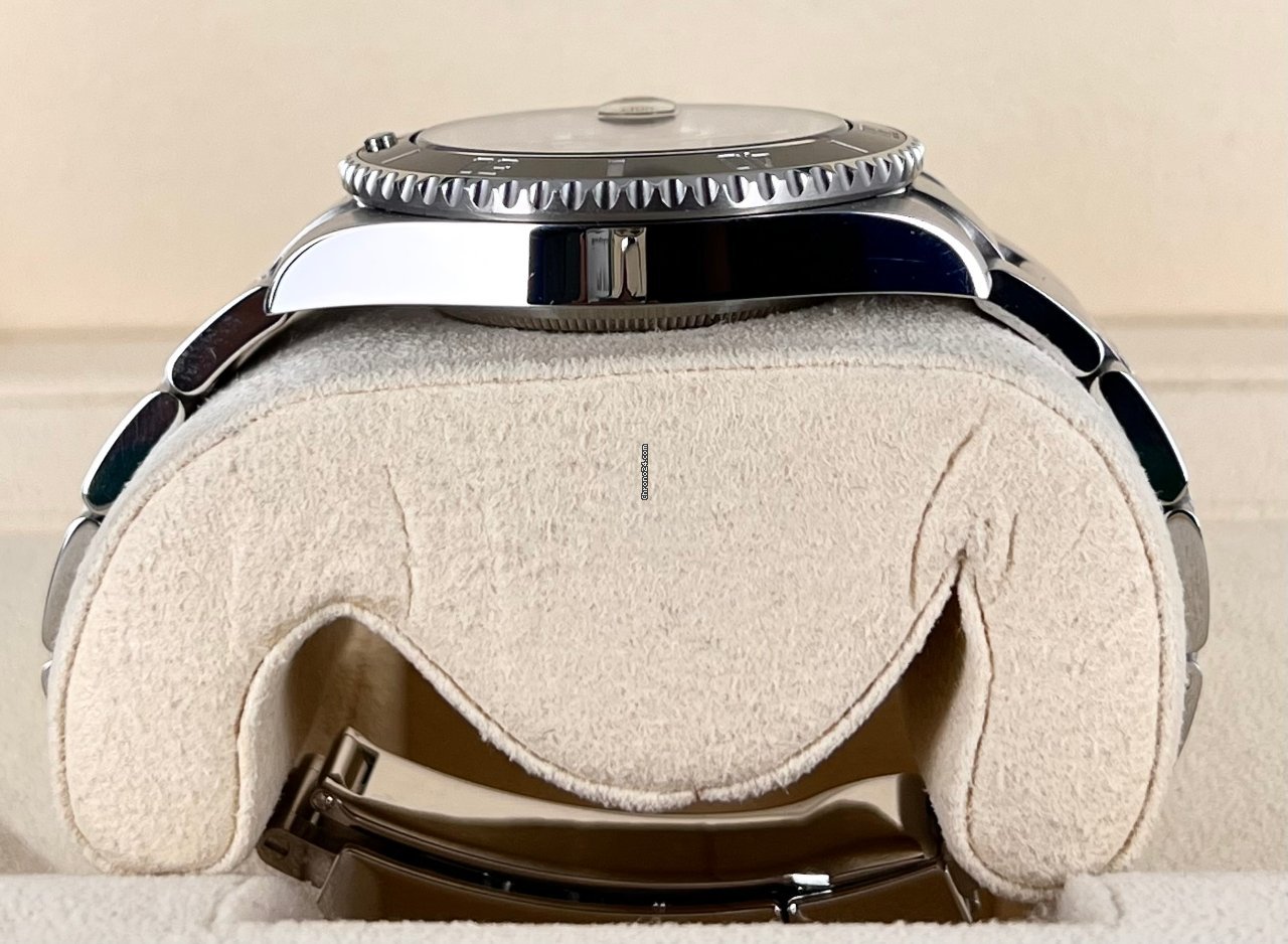 Submariner Date, wie neu, Box und Papiere