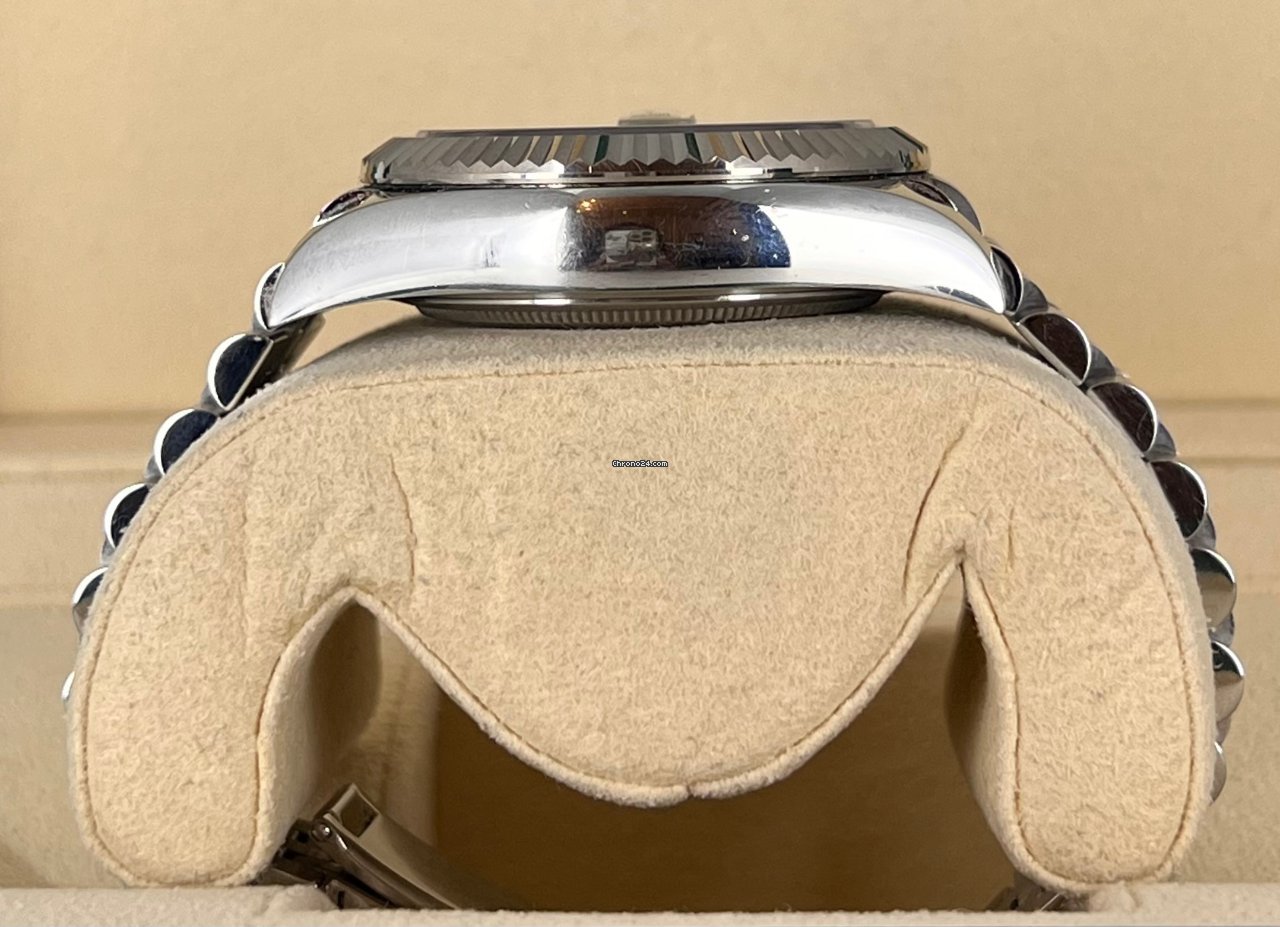 Sky-Dweller 42 mit Jahreskalender, blaues Zifferblatt, Jubilee-Armband, Komplettset, unpoliert
