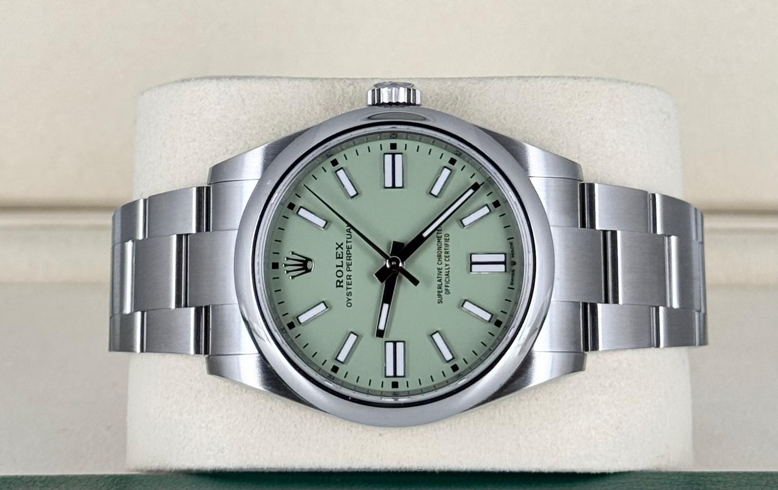 Rolex Oyster Perpetual Date, Edelstahl, Zifferblatt „Pistazie“ (2025), neu, frisches Datum, Full Set inkl. weißem Anhänger