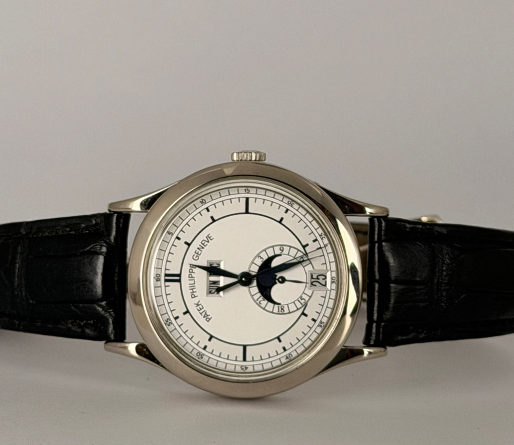Patek Philippe Annual Calendar, 2008, 18K Weißgold, Box und Papiere, blaue Anzeigen