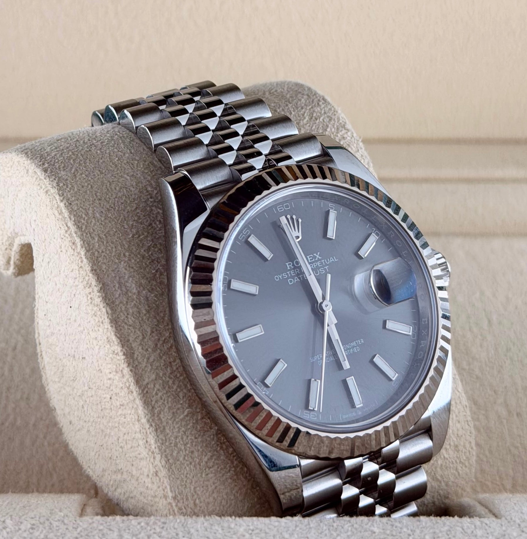 Rolex Datejust 41 mm, Rhodium, am Jubilee-Armband, Komplettset