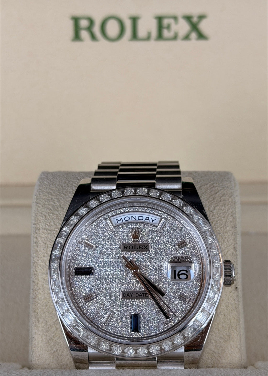 Rolex Day-Date 40 Werksseitige Diamanten, Platin, 2023, wie neu, UNPOLIERT!