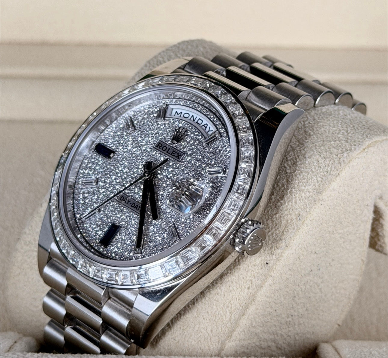 Rolex Day-Date 40 Werksseitige Diamanten, Platin, 2023, wie neu, UNPOLIERT!