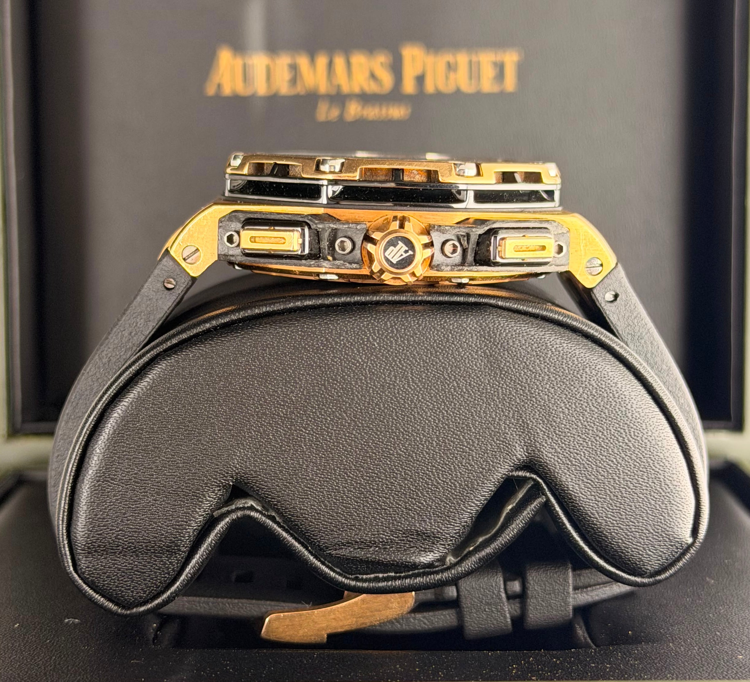 Audemars Piguet Royal Oak Offshore Grand Prix mit Originalpapieren, originale Goldlünette ab Werk!