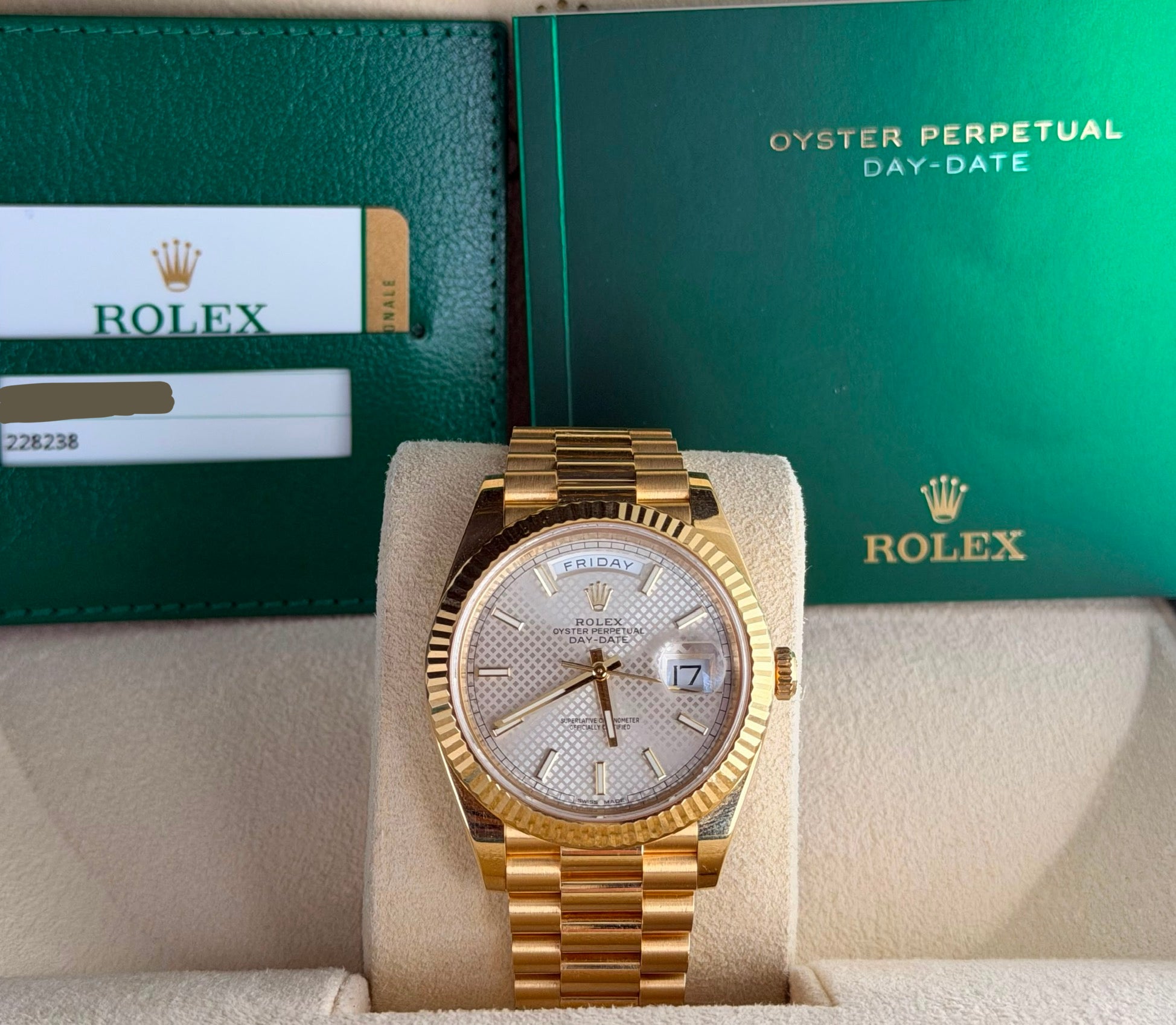 Rolex Day-Date 40 Waffelzifferblatt, Baujahr 2018, 18 Karat Gelbgold