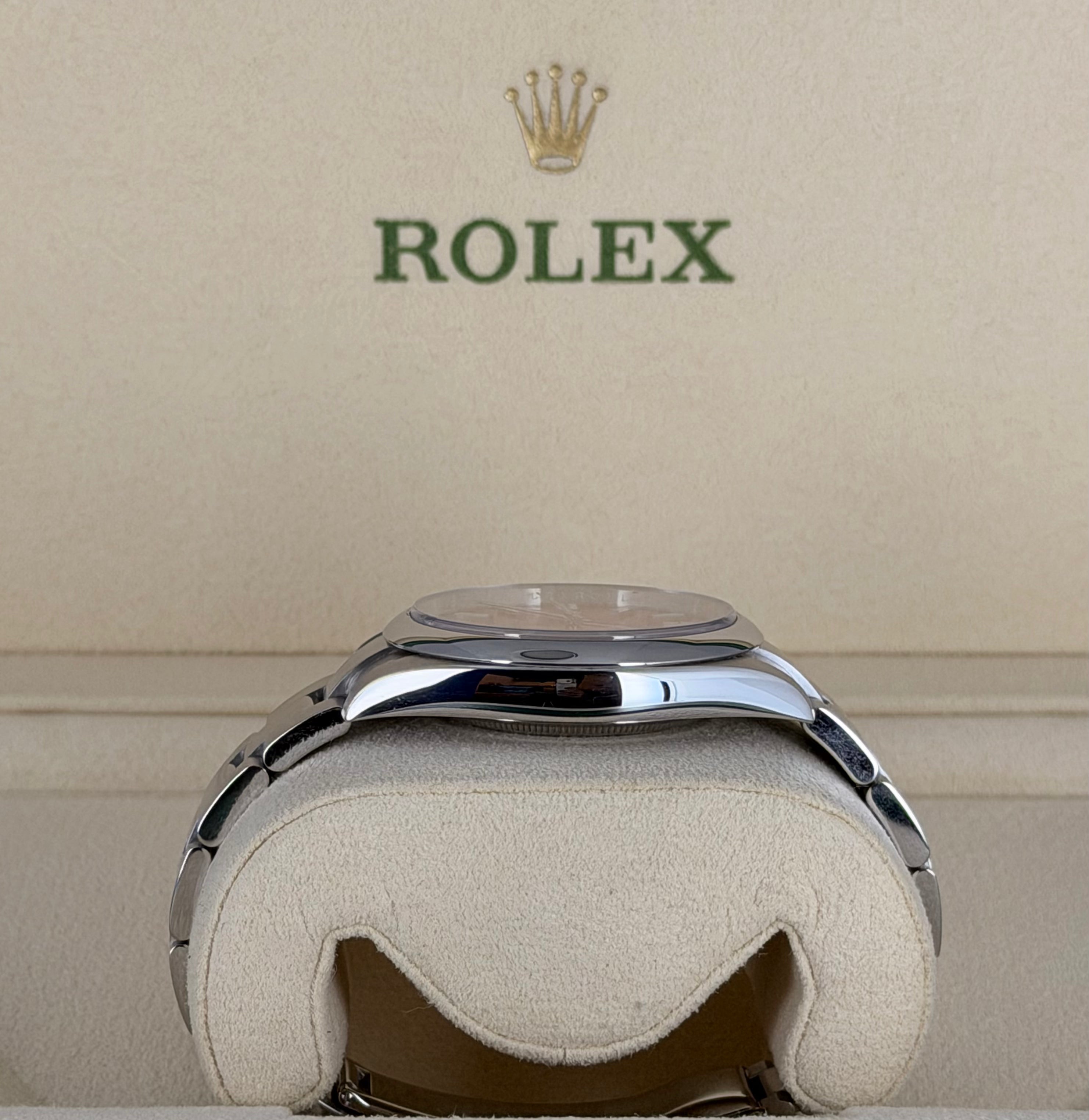 Rolex Oyster Perpetual 41, korallenrotes Zifferblatt, 99 % neu, unpoliert, Box & Papiere