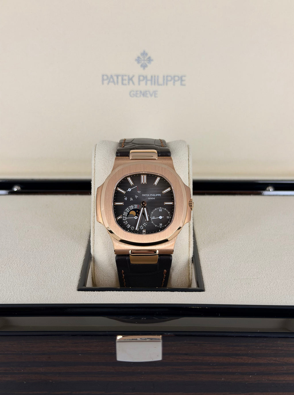 Patek Philippe Nautilus 2021, neu und ungetragen, vollständiges Set + Originalrechnung LC Österreich