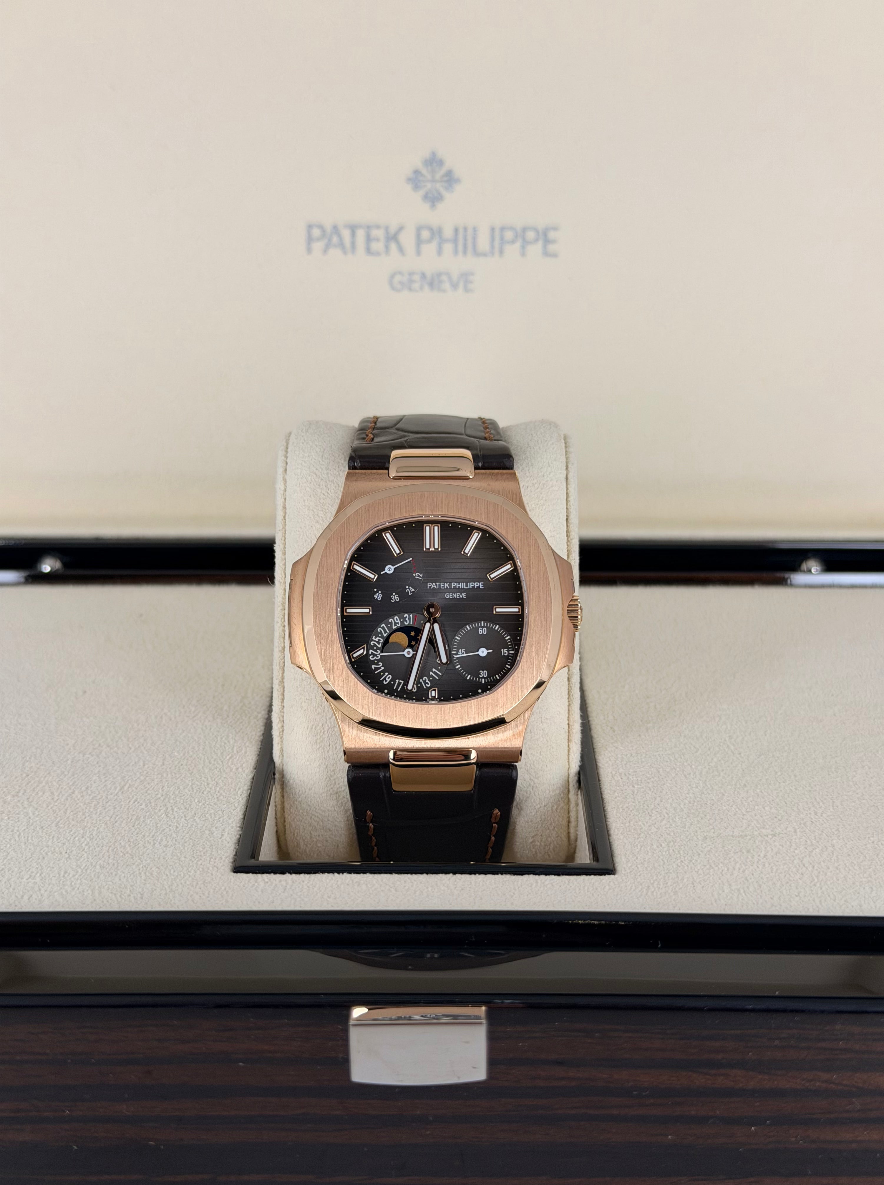 Patek Philippe Nautilus 2021, neu und ungetragen, vollständiges Set + Originalrechnung LC Österreich