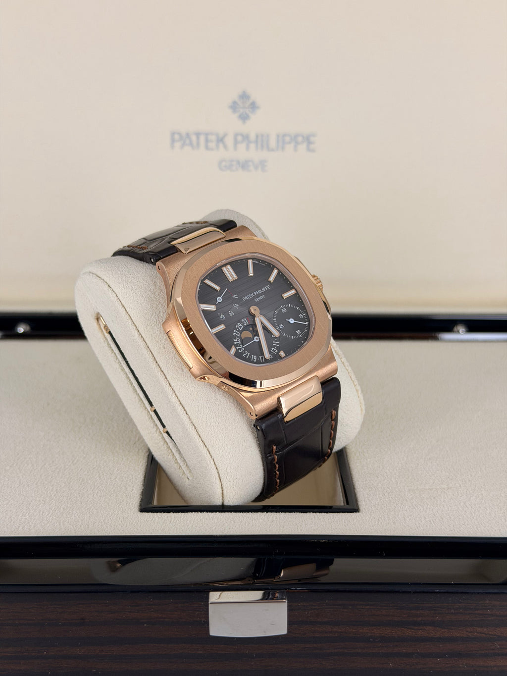 Patek Philippe Nautilus 2021, neu und ungetragen, vollständiges Set + Originalrechnung LC Österreich