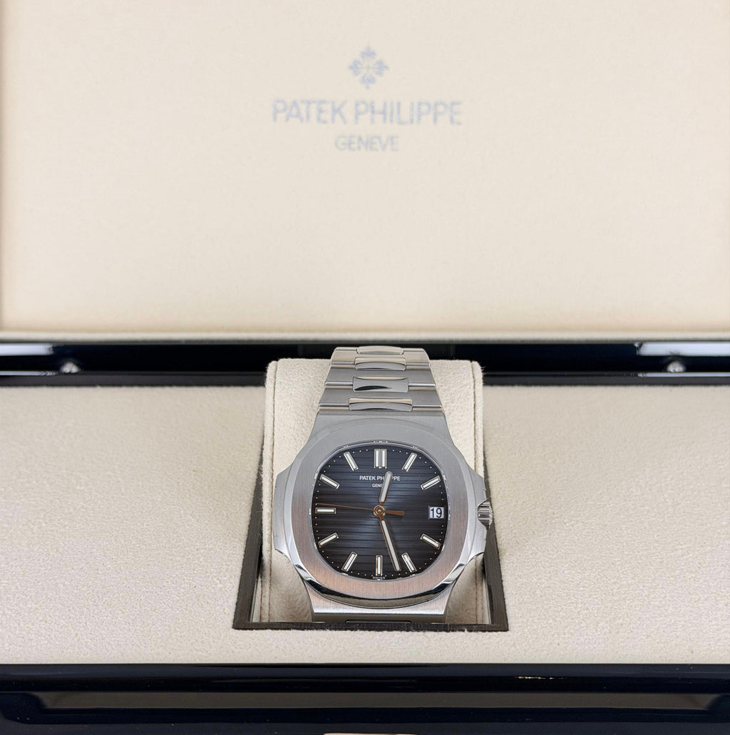 Patek Philippe Nautilus 5711 Blaues Zifferblatt mit Box und Papieren