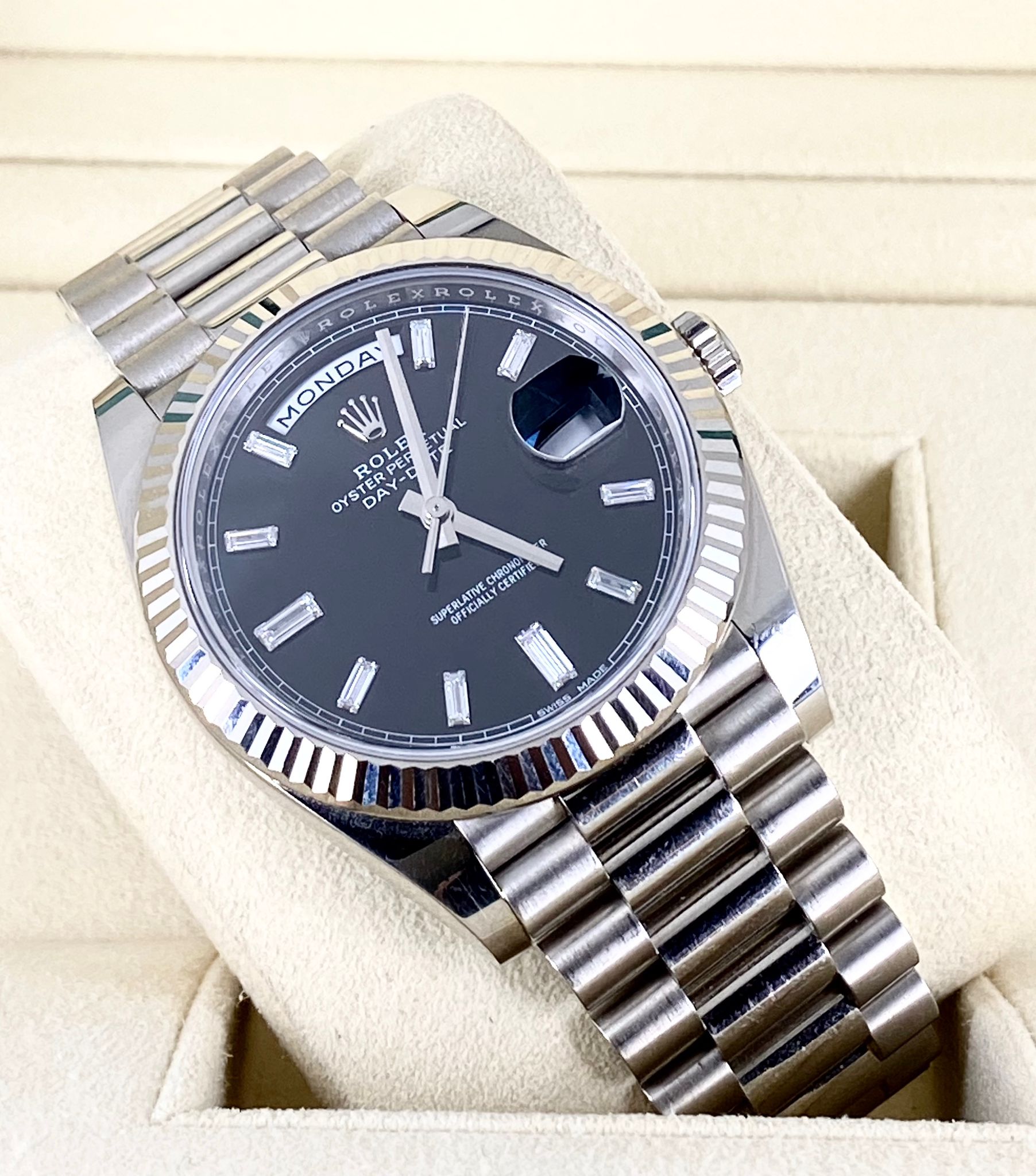 Rolex Day-Date 40, Weißgold, mit Box und Papieren
