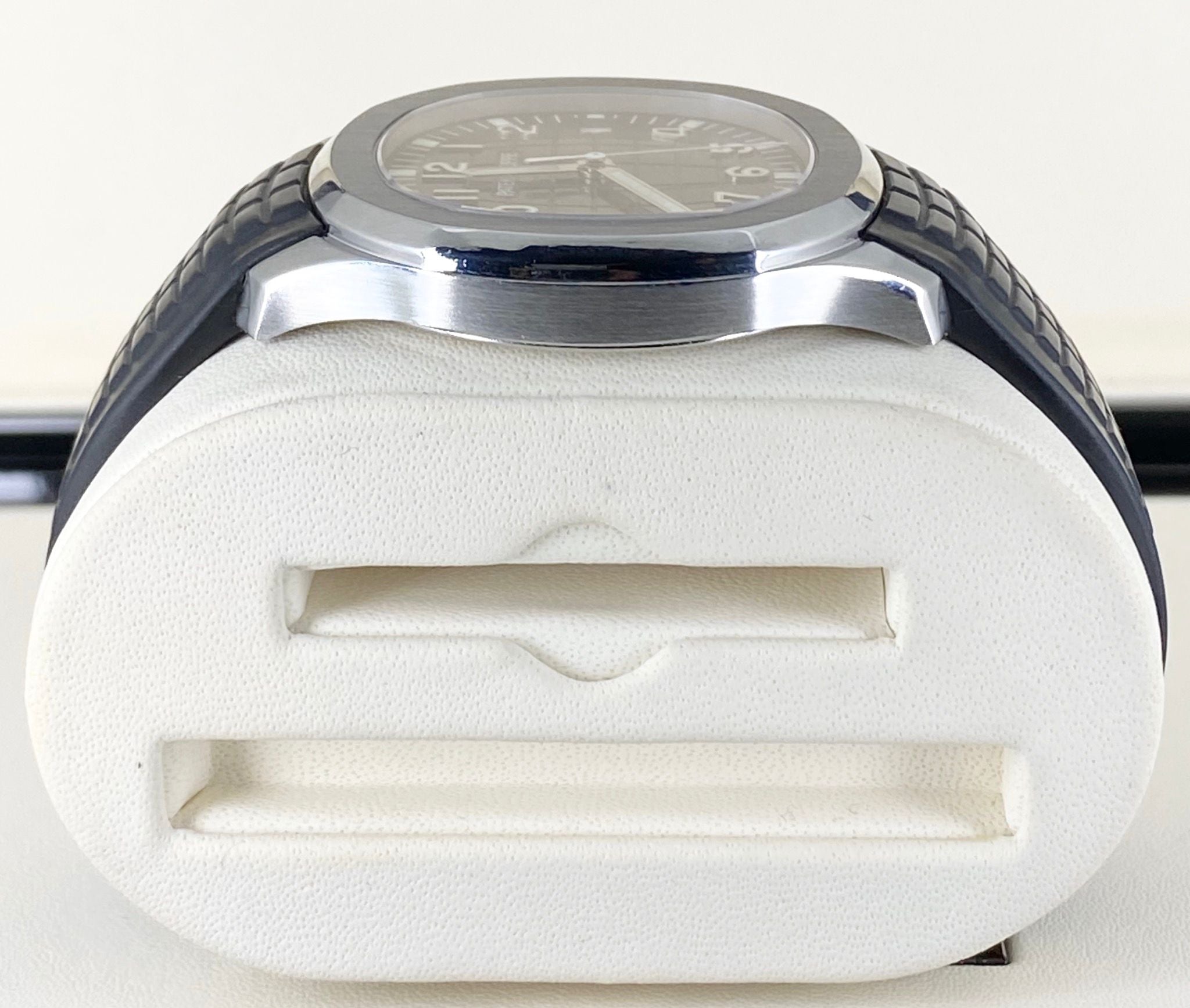 Patek Philippe Aquanaut, Komplettset, 2014, Schwarzes Zifferblatt, Kautschukarmband