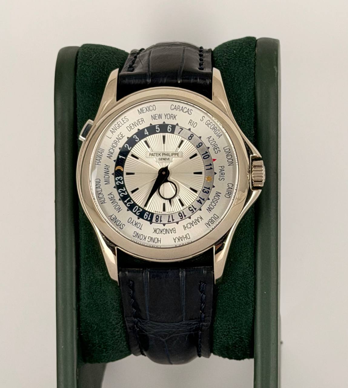 Patek Philippe World Time Ref. 5130G, 2012, wie neu, 18K Weißgold, Box und Papiere