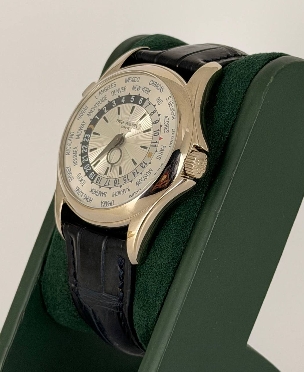 Patek Philippe World Time Ref. 5130G, 2012, wie neu, 18K Weißgold, Box und Papiere