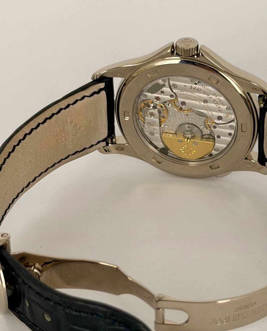 Patek Philippe World Time Ref. 5130G, 2012, wie neu, 18K Weißgold, Box und Papiere