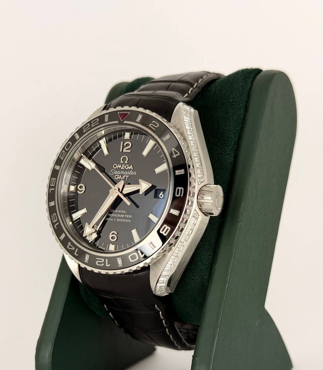 Omega Seamaster Planet Ocean 600 m Co-Axial GMT, limitierte Edition Abu Dhabi, Box, Zubehör und Omega-Archiv