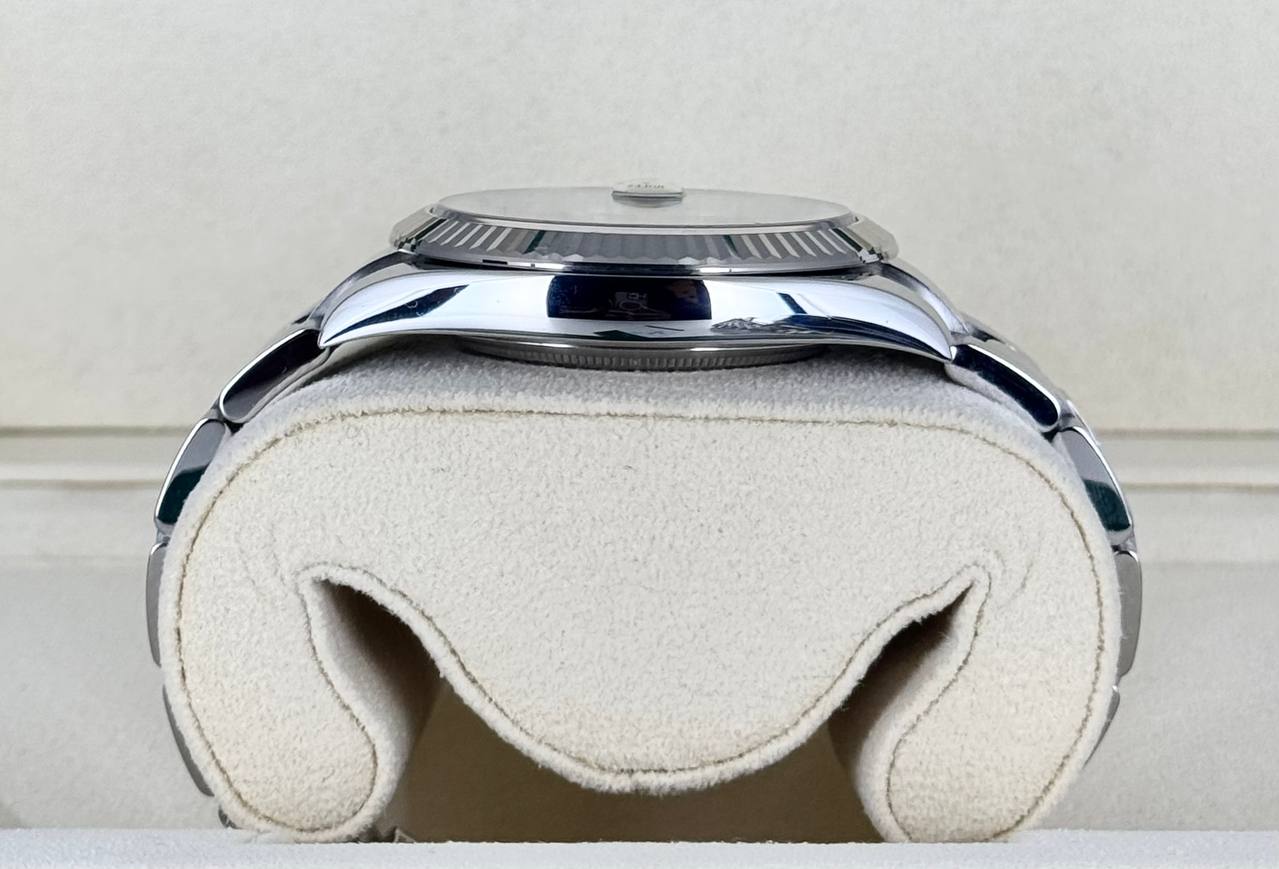 Rolex Datejust II mit Box und Papieren 2020, sehr guter Zustand